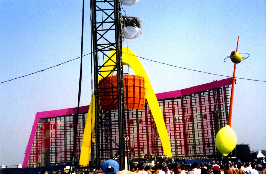 Il palco del concerto degli U2 nel 1997 a Reggio Emilia, circa 146mila persone